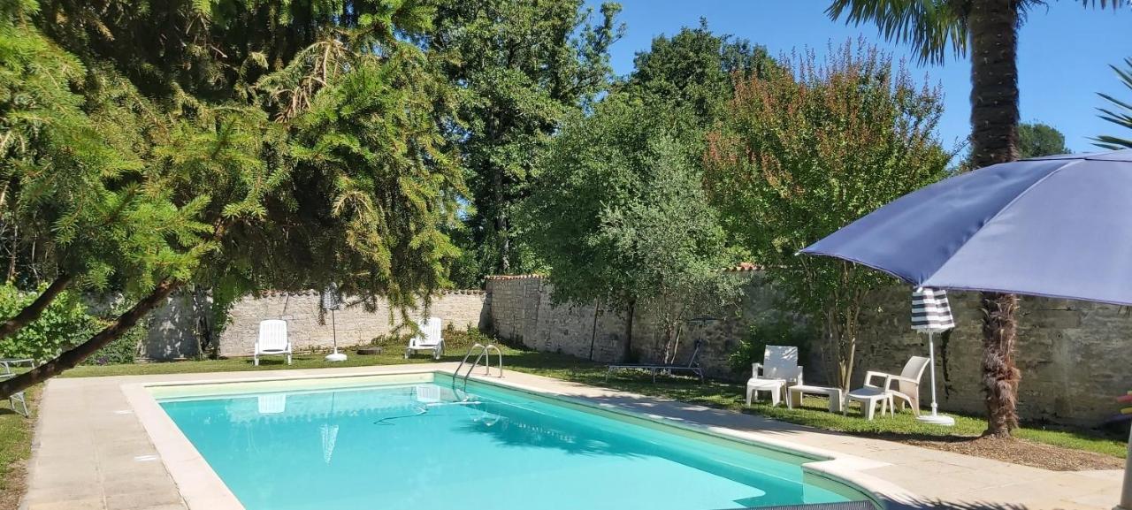 Logis Des Bessons Bed & Breakfast Migron Exterior foto