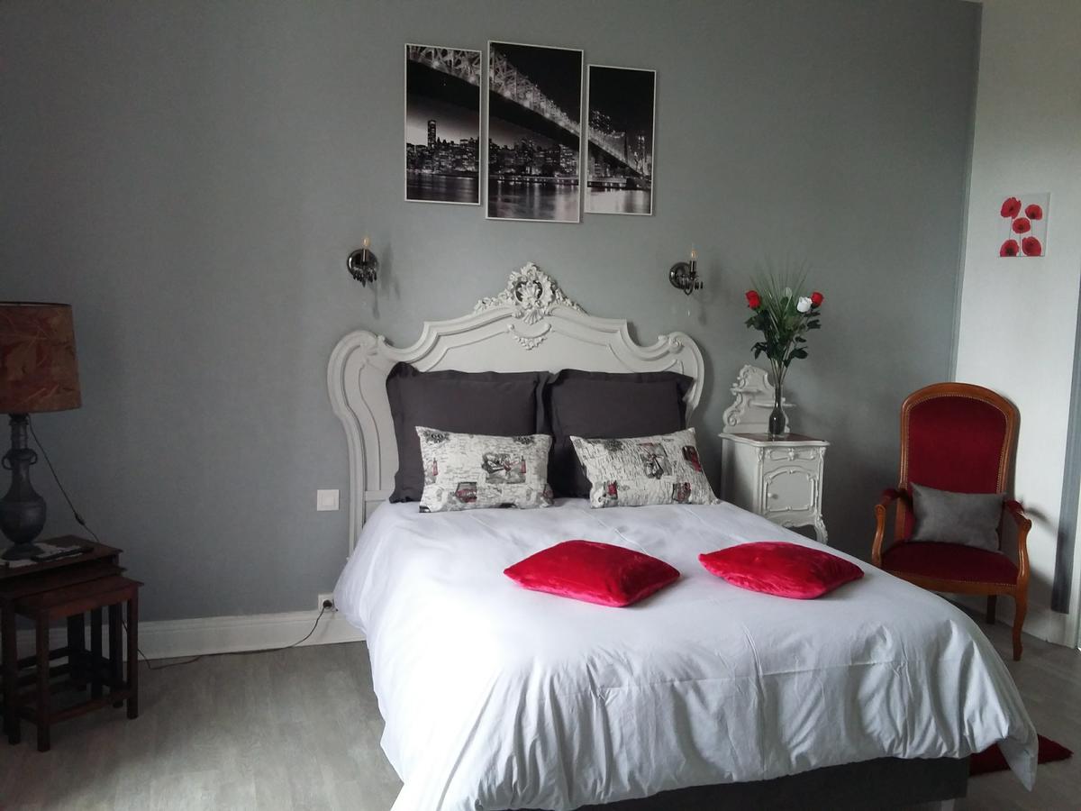 Logis Des Bessons Bed & Breakfast Migron Exterior foto