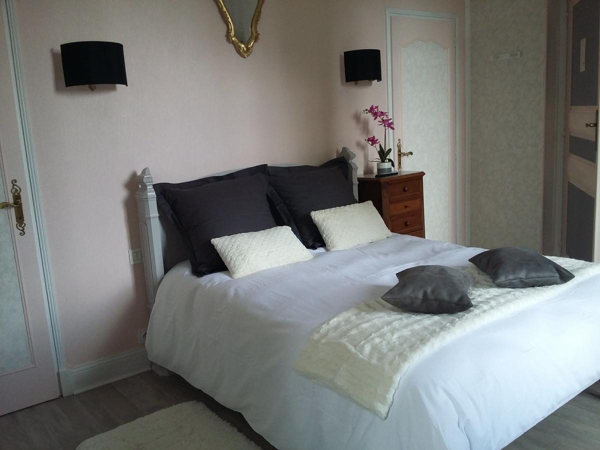 Logis Des Bessons Bed & Breakfast Migron Exterior foto