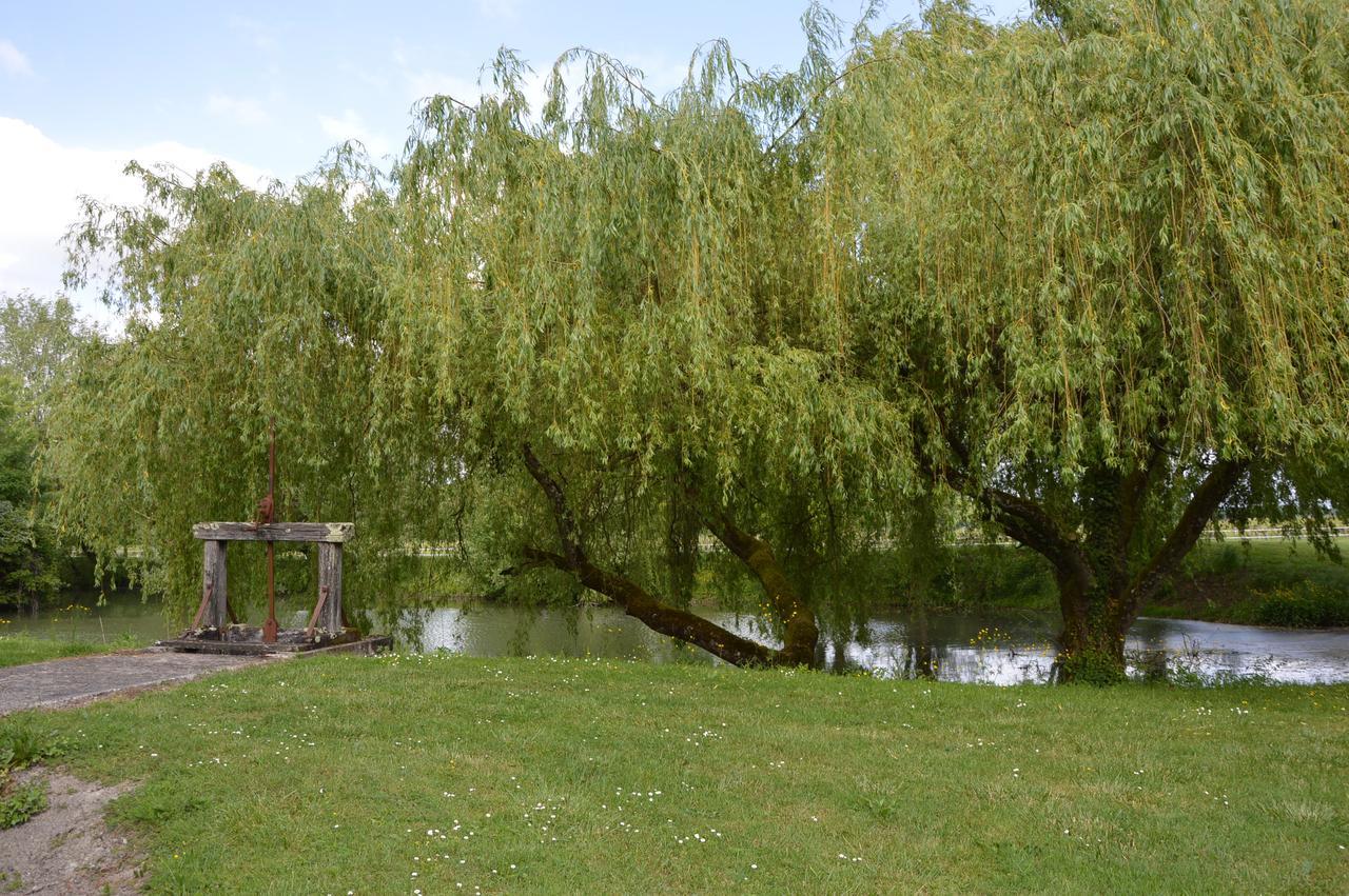 Logis Des Bessons Bed & Breakfast Migron Exterior foto